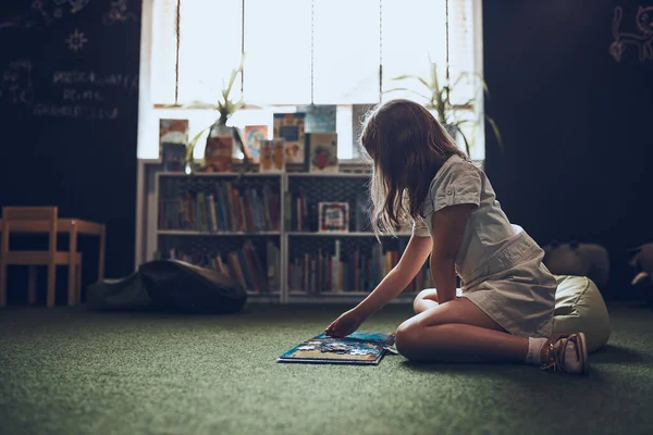 Child Solving Riddle Book School Library Primary School Pupil Involved — Stockfoto