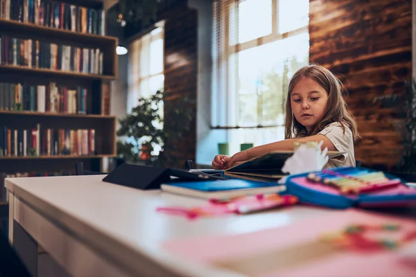 Schoolgirl Learning Playing Doing Puzzles Reading Book School Library Primary — Stock Photo, Image