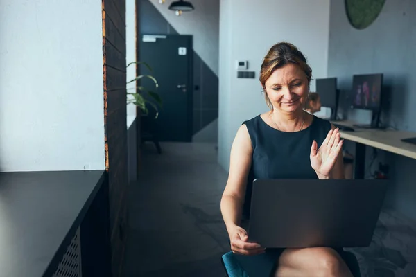 Woman Having Business Video Call Laptop Office Mature Busy Woman — Stok fotoğraf