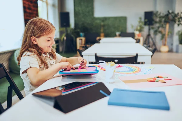 Schoolgirl Doing Homework Sitting Desk Afterschool Club Girl Drawing Pictures — Stockfoto