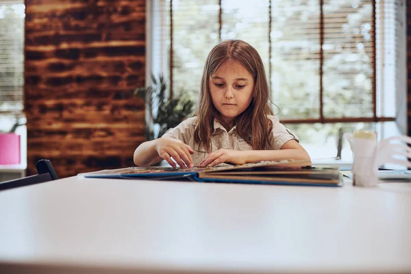 Girl Learning Playing Doing Puzzles Reading Book Afterschool Club Primary — Foto Stock