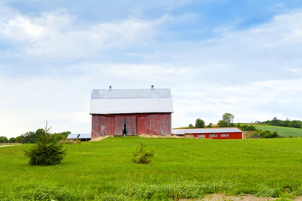 Vecchia fattoria rossa — Foto Stock