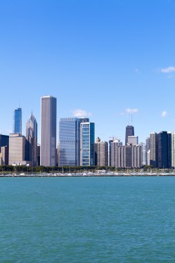 Downtown chicago mavi gökyüzü ile