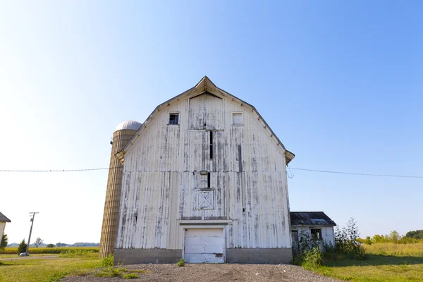 Mavi gökyüzü ile Amerikan kırsal