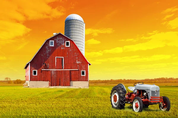 Traditional American Red Old Barn — Stock Photo, Image
