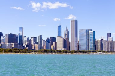 Downtown chicago mavi gökyüzü ile