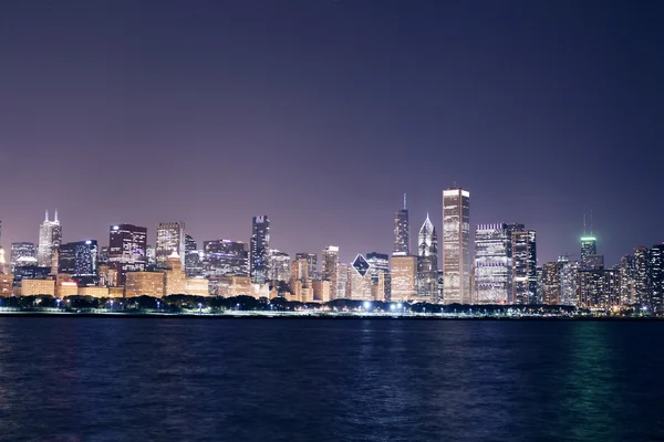 Nacht uitzicht op de skyline van chicago — Stockfoto