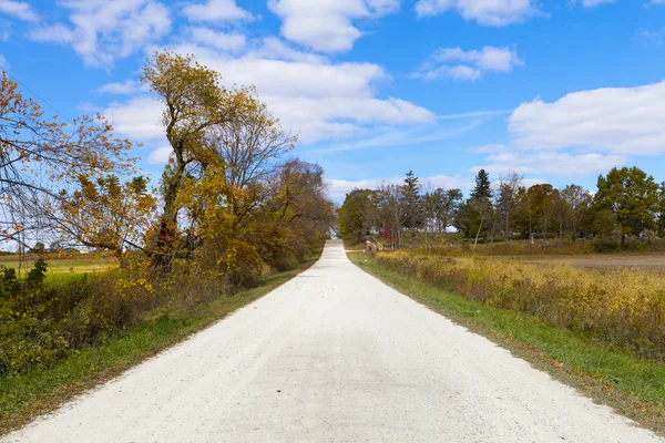 Landsbygden road i solig september — Stockfoto