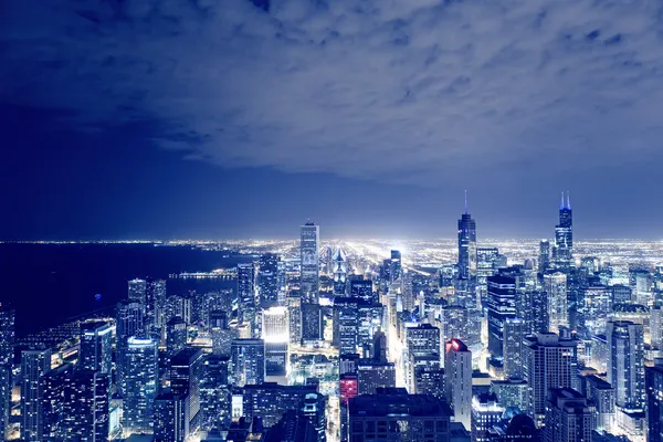 Chicago skyline gece görünümü — Stok fotoğraf