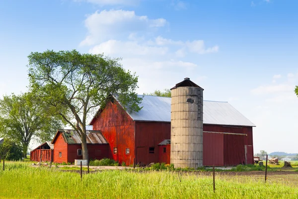 Traditional American Red Barn With Blue Sky — Stock Photo, Image