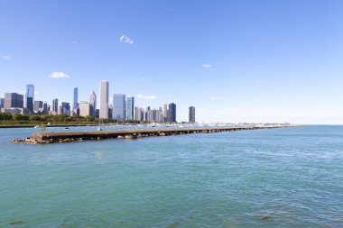 Downtown chicago mavi gökyüzü ile