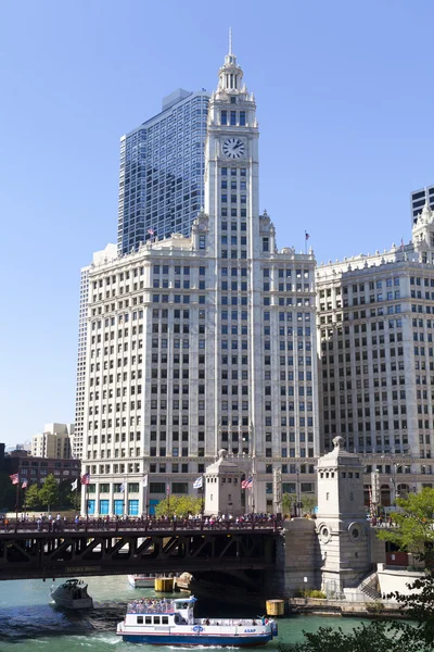 CHICAGO, ILLINOIS - SEP15: O Edifício Wrigley em Chicago, um arranha-céu foi construído para abrigar a sede corporativa da Wrigley Company, em 15 de setembro de 2012 em Chicago, Illinois, EUA . — Fotografia de Stock