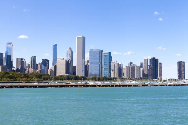 Downtown chicago mavi gökyüzü ile