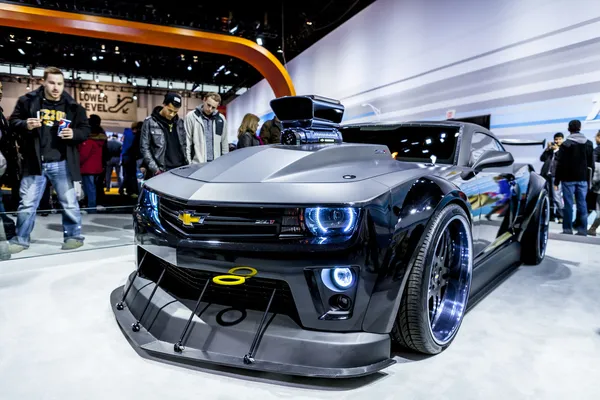 Chicago - Feb 16: The Chevrolet Camaro Zl1 utställda på 201 — Stockfoto