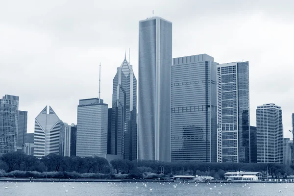 Chicago centre-ville avec ciel orageux — Photo