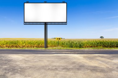ülke yolda billboard