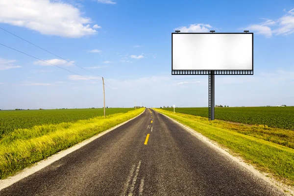 Billboard na estrada do país — Fotografia de Stock