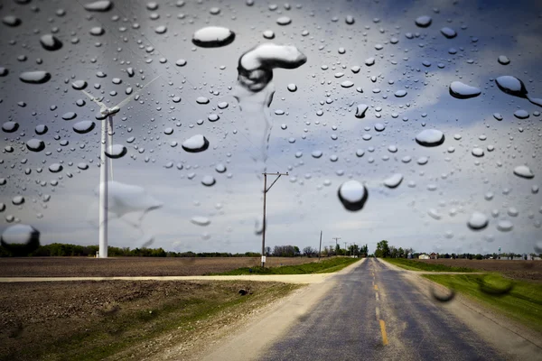 Сільська дорога під дощем — стокове фото
