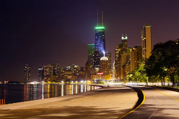 Chicago skyline in de nacht — Stockfoto