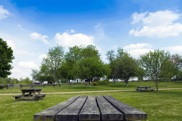 Picknickbord — Stockfoto