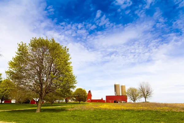 Traditionelle amerikanische vintage red farm — Stockfoto