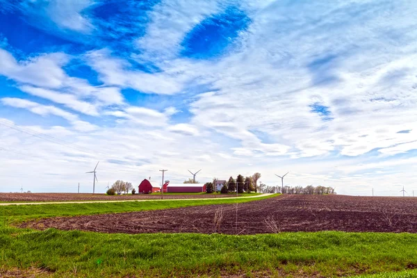 Granja Roja con cielo tormentoso — Foto de Stock