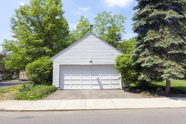 Weiße Garage — Stockfoto