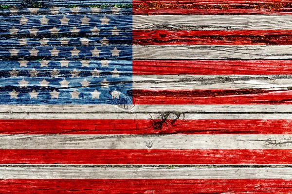 Antigua bandera americana pintada en valla de madera oscura —  Fotos de Stock