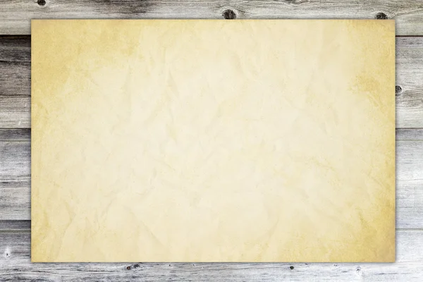Старий папір на дерев'яному столі — стокове фото