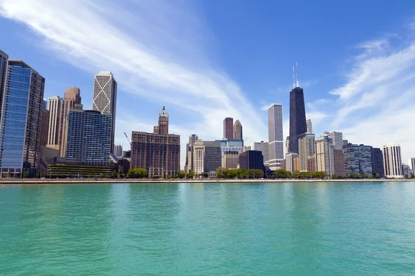 Chicagoer Skyline mit blauem Himmel — Stockfoto