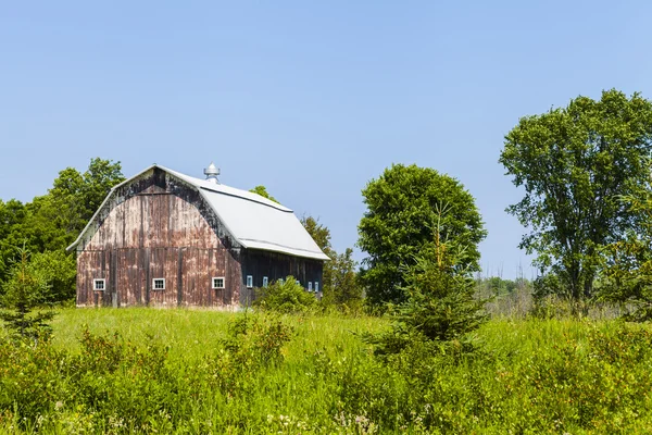 American Farmland com céu azul nublado — Fotografia de Stock