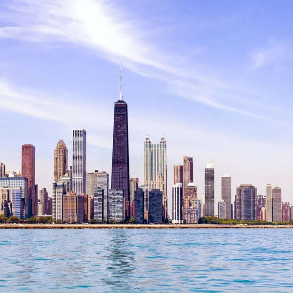 Chicagoer Skyline mit blauem Himmel — Stockfoto