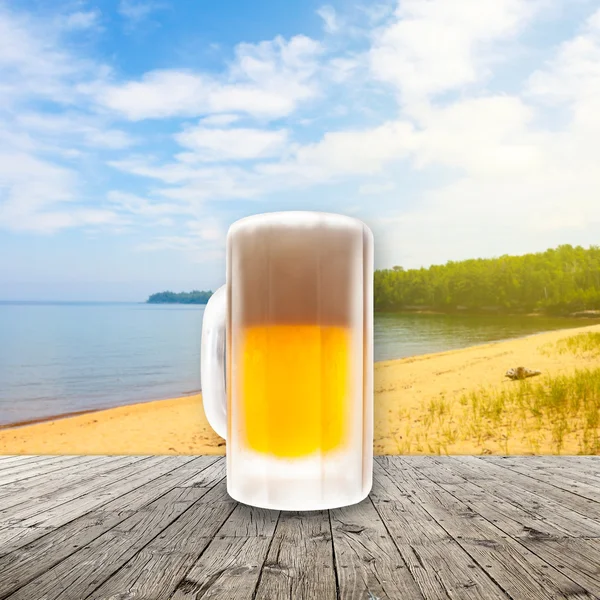 Frisches kaltes Bier in gekühltem Pint — Stockfoto