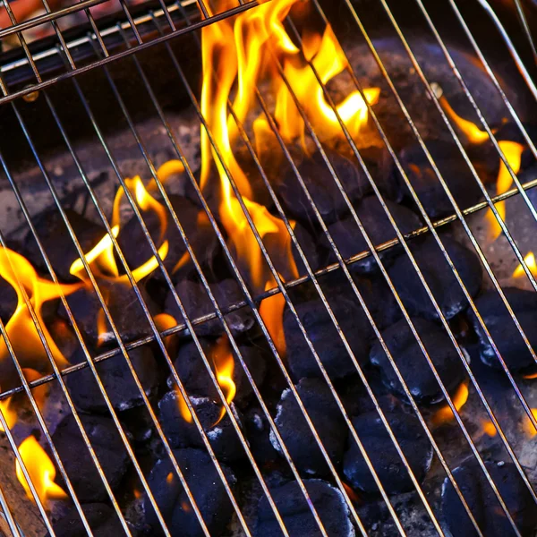 Grill della casa con grande fiamma — Foto Stock