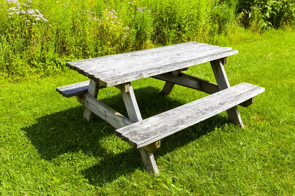 Tavolo da picnic — Foto Stock