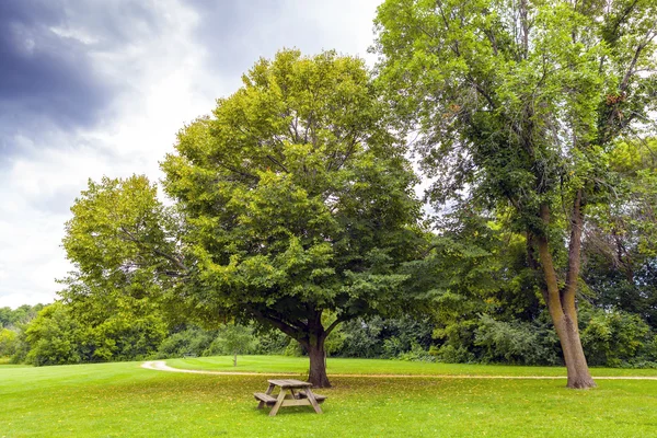 Picknicktafel — Stockfoto