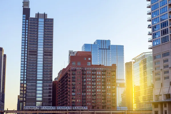 Chicago Centrum skyline in de schemering — Stockfoto