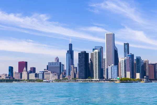 Chicago Skyline com céu azul claro — Fotografia de Stock