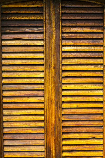 Vieja ventana de madera — Foto de Stock