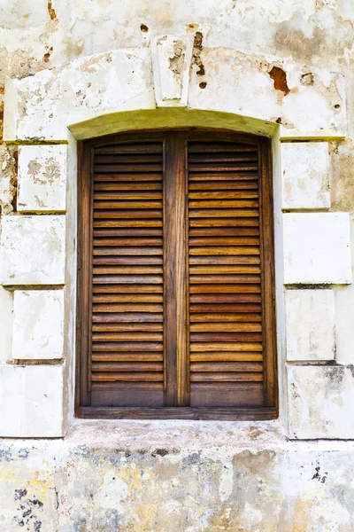 Vieille fenêtre en bois — Photo