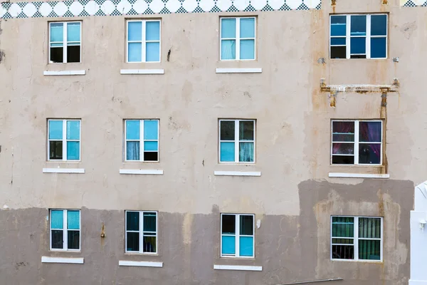 Antiguo edificio de apartamentos — Foto de Stock