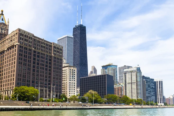 Chicago Skyline com céu azul claro — Fotografia de Stock