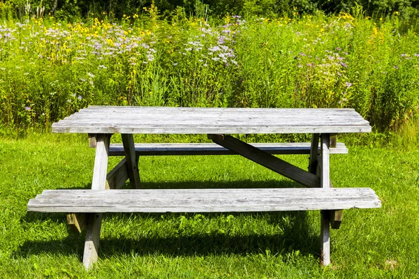 Piknik masası — Stok fotoğraf