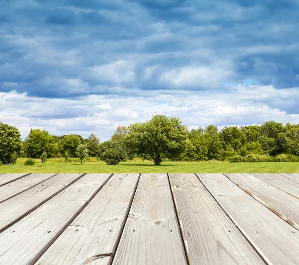 Picknicktisch — Stockfoto