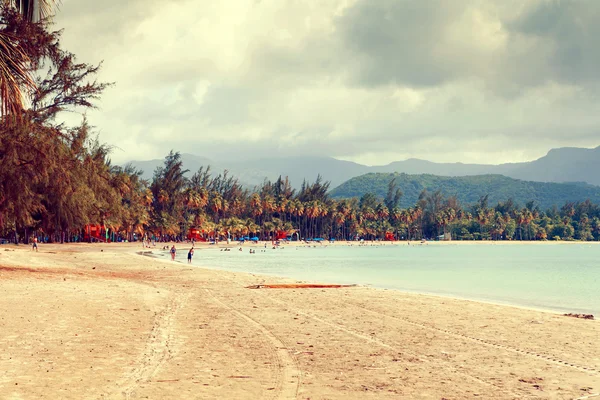 Spiaggia tropicale calda — Foto Stock