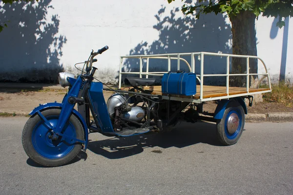 Motocarro na rua — Fotografia de Stock