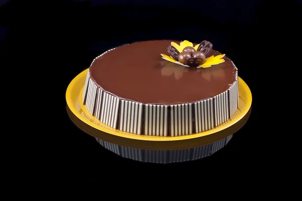 Chocolade cake, geïsoleerd op zwart Rechtenvrije Stockafbeeldingen