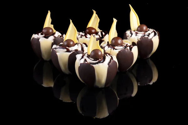 Chocolate cakes, isolated on black — Stock Photo, Image