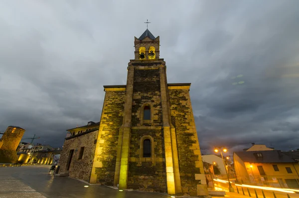 San andres kyrka, nära slottet i ponferrada — Stockfoto