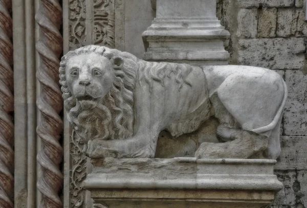 León de piedra Italia — Foto de Stock